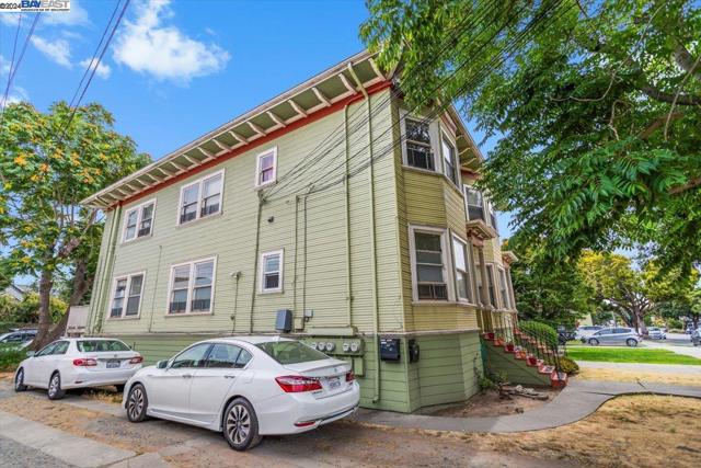 Image 18 of 27 For 954 Park St  
