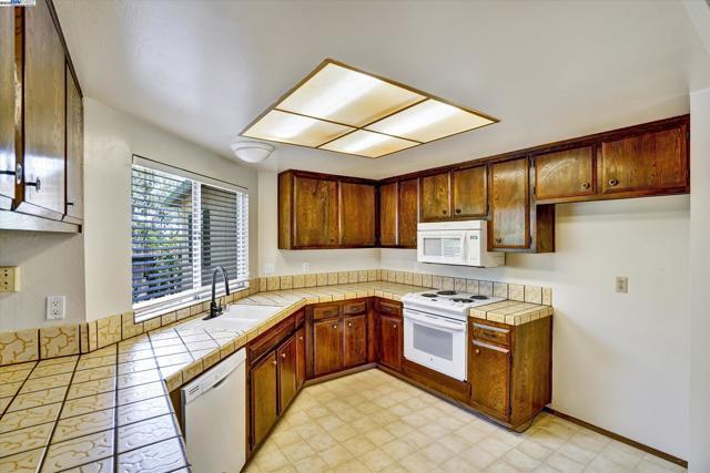 901 Basalt Way, Antioch CA: https://media.crmls.org/mediaz/44e9ad16-8921-4474-bdf4-ec779ef9b67d.jpg