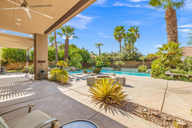 12 Boulder Lane, Rancho Mirage CA: https://media.crmls.org/mediaz/44e9b93a-7e1a-483a-bda4-06432a4bb830.jpg