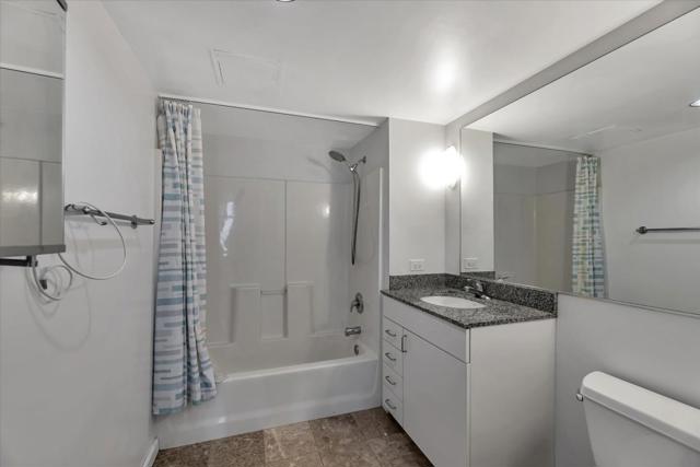 425 W Beech Street, San Diego CA: https://media.crmls.org/mediaz/44e9e17a-d324-48a3-bee9-d5dac2ca4085.jpg