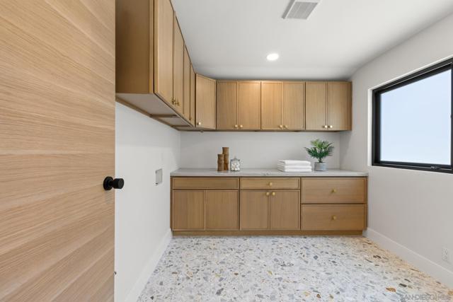 2975 Woodford Drive, La Jolla CA: https://media.crmls.org/mediaz/44ea0693-adef-4dfe-adbd-90368ee46ff8.jpg