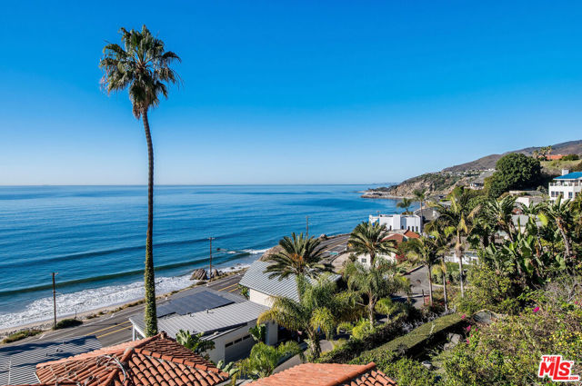 17810 Castellammare Drive, Pacific Palisades CA: https://media.crmls.org/mediaz/44ea64a8-aabf-4028-92b7-e33f18109047.jpg
