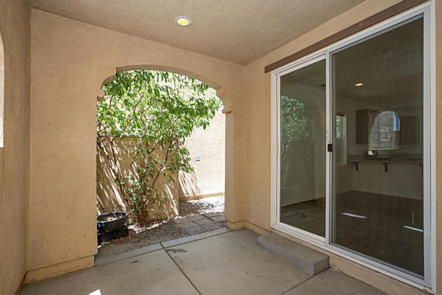 609 Calle Vibrante, Palm Desert CA: https://media.crmls.org/mediaz/44ead6ca-7966-4aba-8418-40be754d10d9.jpg