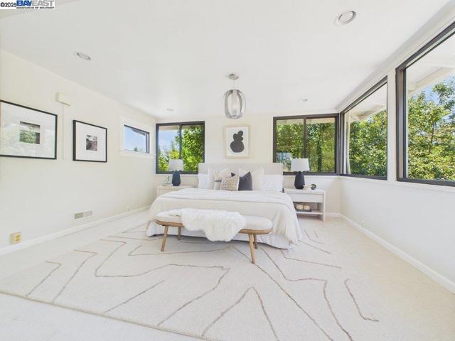 4418 Virginia Ave, Oakland CA: https://media.crmls.org/mediaz/44eaf17e-73f9-4503-8e71-6a94adef4339.jpg