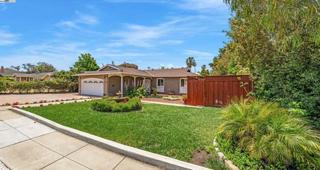 41917 Camino Santa Barbara, Fremont CA: https://media.crmls.org/mediaz/44eb6012-9427-402f-940f-e0abb3c81bee.jpg