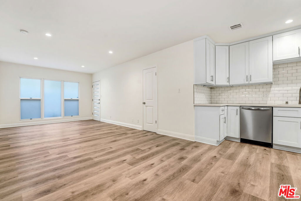 337 N Oakhurst Drive #1