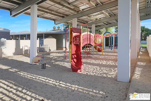 17555 Corkill Rd, Desert Hot Springs CA: https://media.crmls.org/mediaz/44ebbc51-e0cd-43fa-9278-f55e5e93d836.jpg