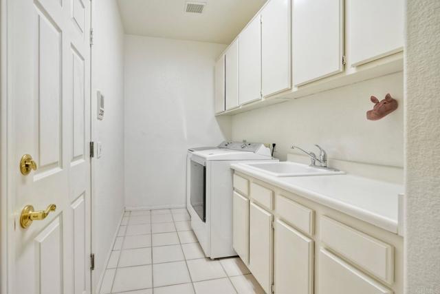 1336 Lupine Hills Drive, Vista CA: https://media.crmls.org/mediaz/44ebd933-4147-40c8-b843-58e4f48d4ef1.jpg