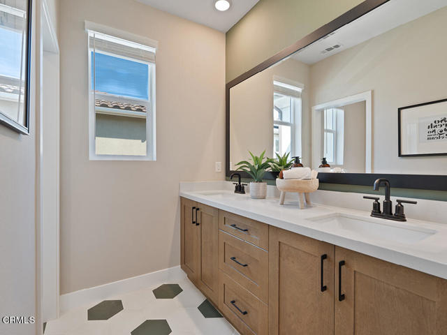 Detail Gallery Image 15 of 18 For 120 Gray Pine Way, Piru,  CA 93040 - 3 Beds | 2/1 Baths