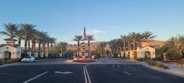 81098 Avenida Vidrio, Indio CA: https://media.crmls.org/mediaz/44ecfe79-5b9e-4ab5-b919-63cd9e3a691b.jpg