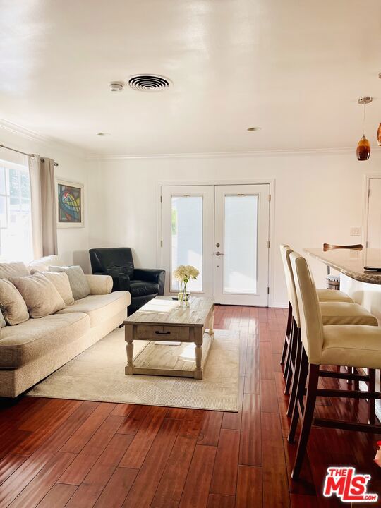 10704 Oro Vista Avenue, Sunland CA: https://media.crmls.org/mediaz/44ed0f8f-c3a0-41d4-890c-4e3d8234de0e.jpg