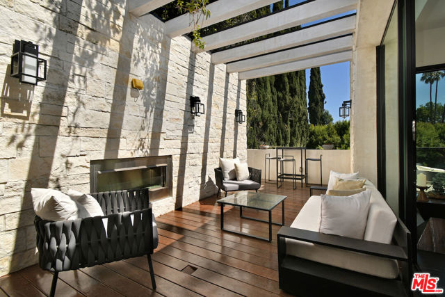 4544 Woodley Avenue, Encino CA: https://media.crmls.org/mediaz/44ed1584-1c1a-44e7-aa4c-6f1685a5cbe3.jpg