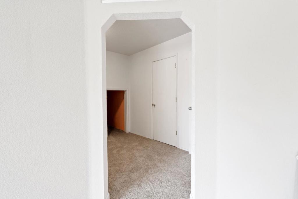 https://media.crmls.org/mediaz/44ed3ab0-8276-4cb2-ad87-13fb0eb97bf5.jpg?preset=X-Large