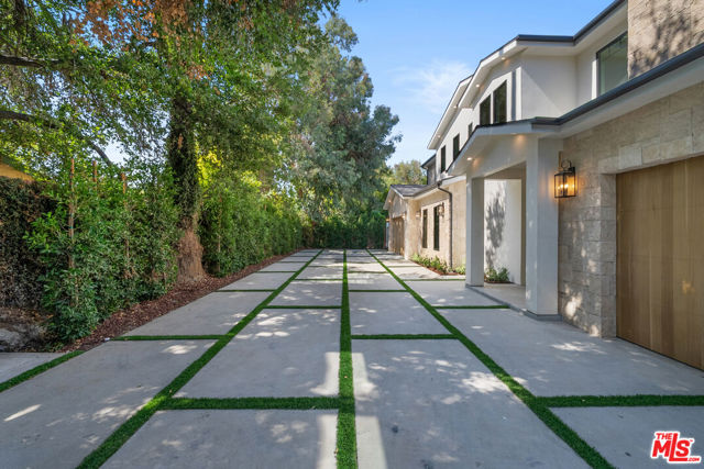5036 Woodley Avenue, Encino CA: https://media.crmls.org/mediaz/44ed6397-934c-4f37-86e4-4bbf70455d3b.jpg