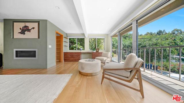 966 Bluegrass Lane, Los Angeles CA: https://media.crmls.org/mediaz/44ed7c22-dac9-41a9-93cc-494f9c65485e.jpg