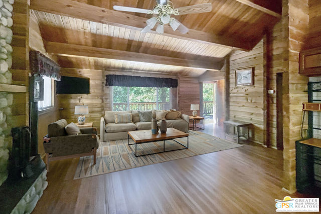 6307 Cedar Court, Angelus Oaks CA: https://media.crmls.org/mediaz/44ed8024-b7a3-4f94-8290-490fb120bc0e.jpg