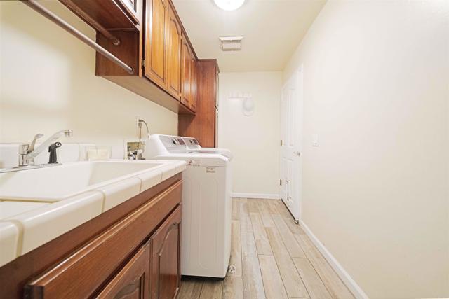 2173 Twisted Oak Ln Lane, Alpine CA: https://media.crmls.org/mediaz/44edaa26-7ec7-4088-bee4-170027de05ed.jpg