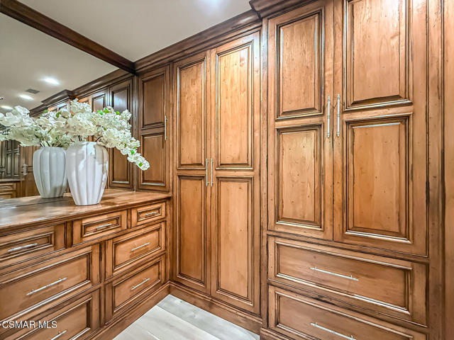 25877 Shady Oak Lane, Valencia CA: https://media.crmls.org/mediaz/44eed4e4-f2d4-4118-974b-b65d3ef38152.jpg