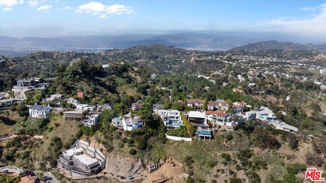 8809 Appian Way, Los Angeles CA: https://media.crmls.org/mediaz/44ef081d-1222-465c-9b21-6982c0dd9917.jpg
