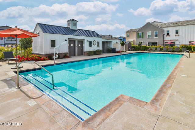 1953 Cottage Drive, Simi Valley CA: https://media.crmls.org/mediaz/44ef5c81-eb0a-45d7-9b3c-337a9166561f.jpg