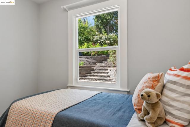 2847 Shasta Rd, Berkeley CA: https://media.crmls.org/mediaz/44f02e67-00b7-4635-a27c-e43e659d9ee9.jpg