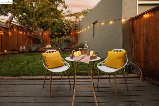 4008 Woodruff Ave, Oakland CA: https://media.crmls.org/mediaz/44f03104-4058-48aa-ba75-f6030a8eea2f.jpg