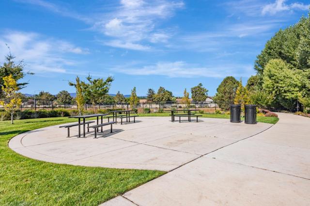 1575 Sunflower Drive, Hollister CA: https://media.crmls.org/mediaz/44f0409e-bbf9-4e3b-bc7e-6c4d9c4ab311.jpg