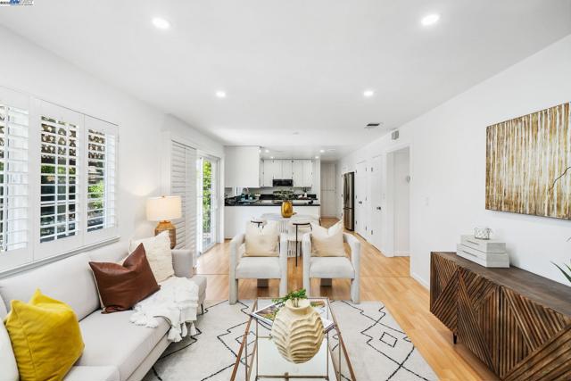 7299 Elba Ct, Dublin CA: https://media.crmls.org/mediaz/44f056ca-97a5-4e8e-baff-f86128c48922.jpg