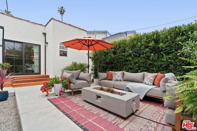 3864 3rd Avenue, Los Angeles CA: https://media.crmls.org/mediaz/44f099ad-13ee-4ce4-8978-835edeec4dac.jpg