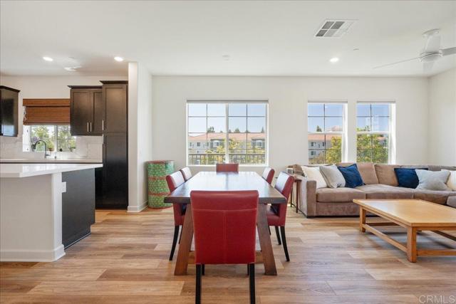 Detail Gallery Image 7 of 34 For 4366 Pacifica Way #5,  Oceanside,  CA 92056 - 4 Beds | 3/1 Baths