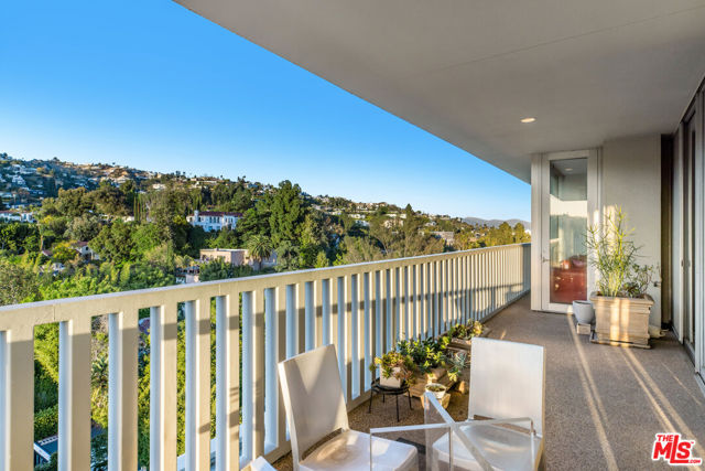 Image 10 of 22 For 9255 Doheny Road 1101