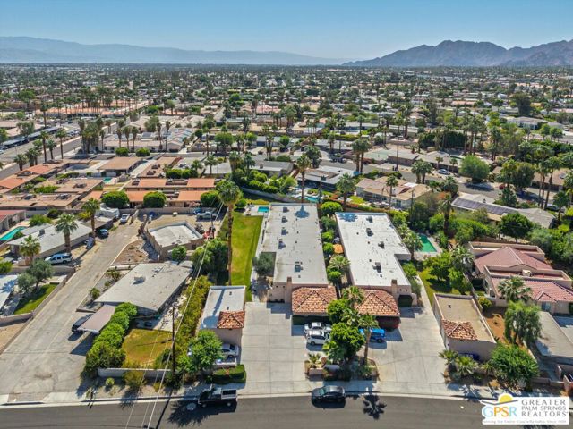 44490 San Rafael Avenue, Palm Desert CA: https://media.crmls.org/mediaz/44f19d6e-d02e-4210-9280-a2bc1ecaafc5.jpg