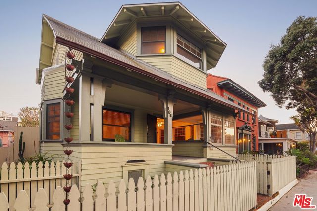 160 Wadsworth Avenue, Santa Monica CA: https://media.crmls.org/mediaz/44f33171-de6d-43d7-a49c-b9bab9970131.jpg