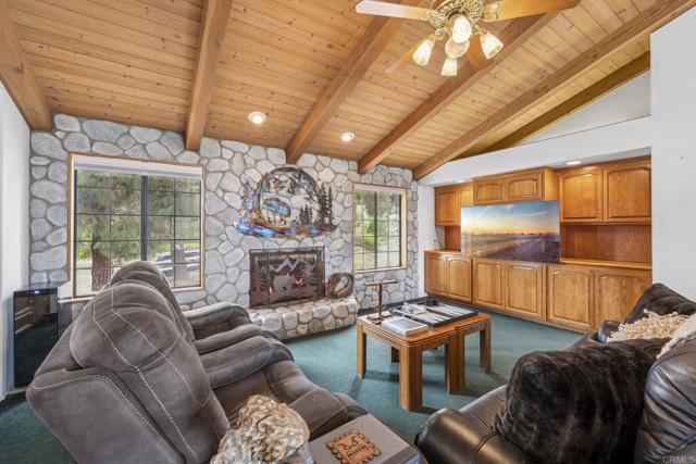 3048 Jason Road, Fallbrook CA: https://media.crmls.org/mediaz/44f33d49-4653-4605-9d5d-46308021f899.jpg