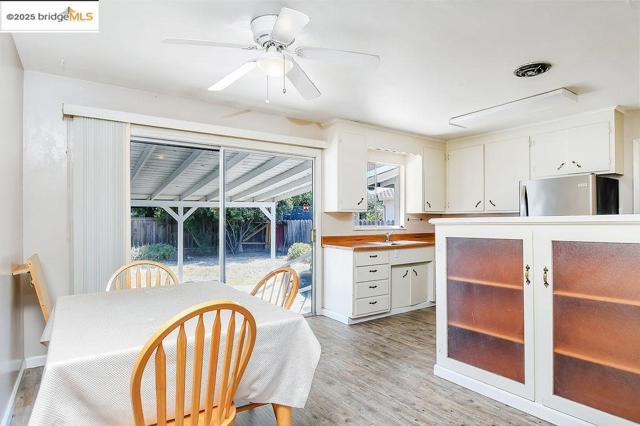 798 Oak St, Brentwood CA: https://media.crmls.org/mediaz/44f3f6f6-13c3-4fb0-8bab-e08b072d99f2.jpg
