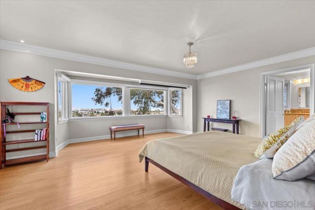2205 Locust St, San Diego CA: https://media.crmls.org/mediaz/44f55170-0911-43e1-8737-2f44c1d3d78a.jpg