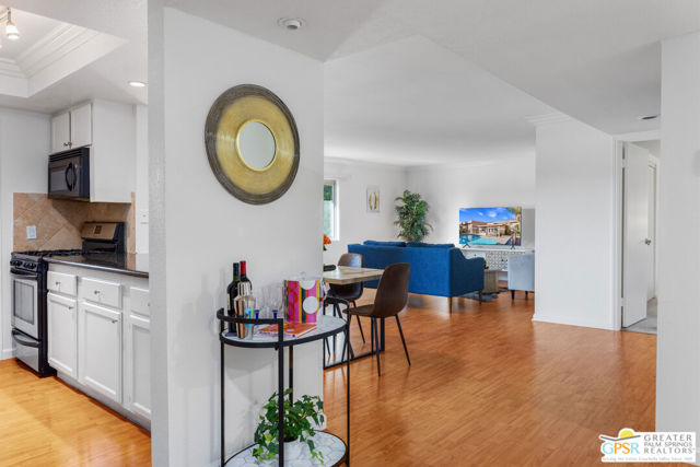 400 N Sunrise Way, Palm Springs CA: https://media.crmls.org/mediaz/44f5d964-b34e-495d-8505-6493371b61aa.jpg