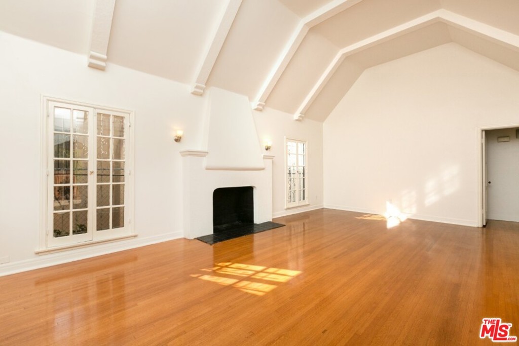 147 N POINSETTIA Place, Los Angeles, CA 90036