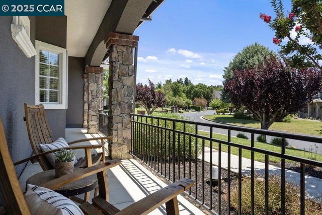 825 Bertram St, Walnut Creek CA: https://media.crmls.org/mediaz/44f66c28-77c8-44f4-9202-3d4556d59fa7.jpg