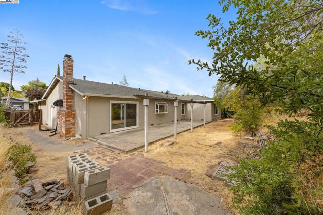4321 Kingswood Dr, Concord CA: https://media.crmls.org/mediaz/44f674e4-0a29-4dd5-8ba7-46505f59a324.jpg