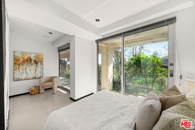 933 Bluegrass Lane, Los Angeles CA: https://media.crmls.org/mediaz/44f67c8d-f170-4ffb-ae55-411f2036c328.jpg
