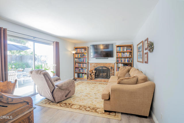 1584 Prima Ct, Camarillo CA: https://media.crmls.org/mediaz/44f74674-b51a-4f0d-9017-b0fa88ac3ac1.jpg