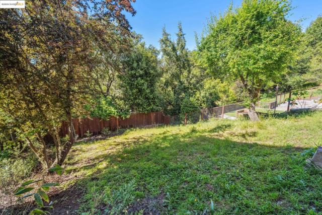 5855 Chelton Dr, Oakland CA: https://media.crmls.org/mediaz/44f76a01-7ea1-431b-99d9-bd522686b96e.jpg