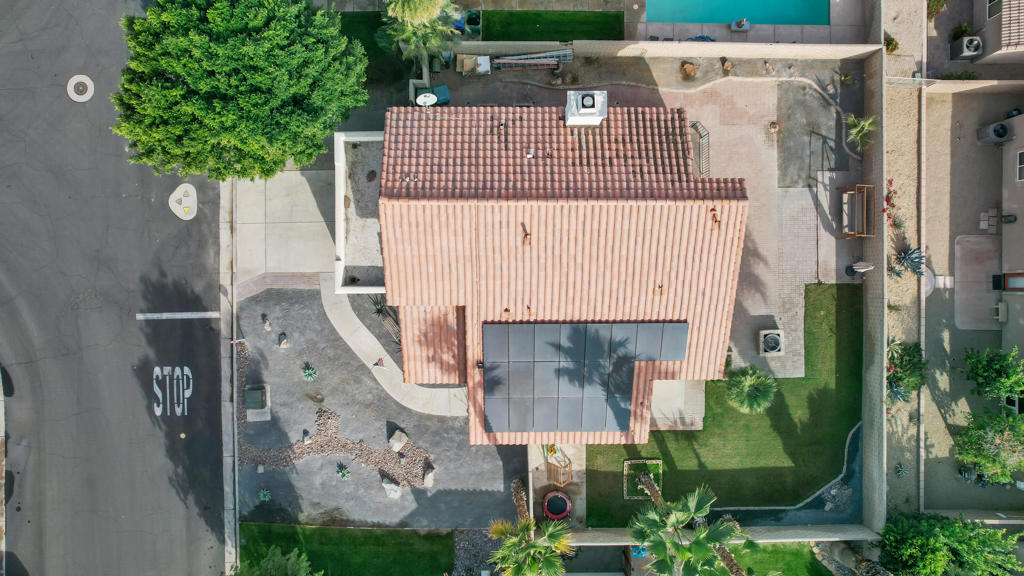 https://media.crmls.org/mediaz/44f78b57-0984-44a9-a382-e48b397fe721.jpg?preset=X-Large