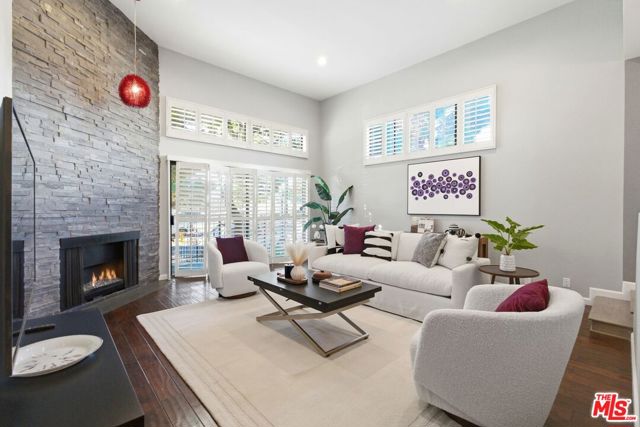 1013 16th Street, Santa Monica CA: https://media.crmls.org/mediaz/44f7b02e-5597-4c07-a672-9a7c507b19c9.jpg