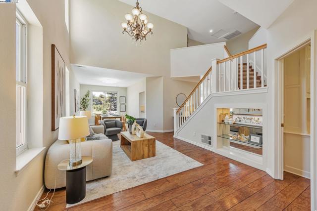 4069 Pergola CT, Castro Valley CA: https://media.crmls.org/mediaz/44f7d40b-93e2-4221-8fd2-42a61246fd73.jpg