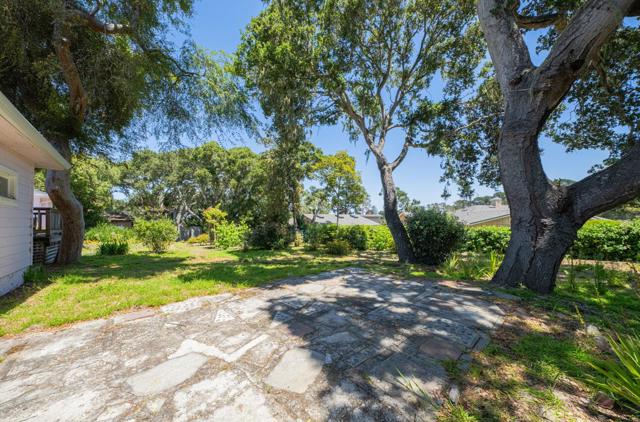 1171 Sylvan Place, Monterey CA: https://media.crmls.org/mediaz/44f7de4b-37b2-4d7f-931e-c125028992ad.jpg