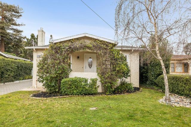 711 Laurel Avenue, Burlingame CA: https://media.crmls.org/mediaz/44f7f322-3112-4c16-a5eb-a8b586b19677.jpg