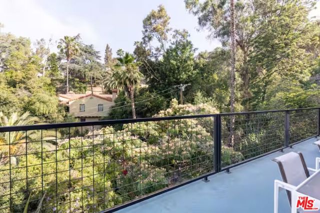702 Cavanagh Road, Glendale CA: https://media.crmls.org/mediaz/44f8a7ab-19d6-4cfb-bc26-3a1f6bc5c94e.jpg