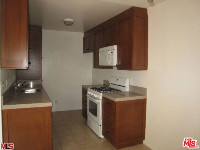 5252 Coldwater Canyon Avenue, 207 photo 10